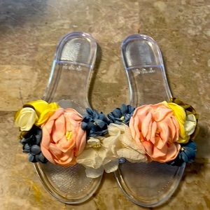 Floral Sandals💫Size 6💫